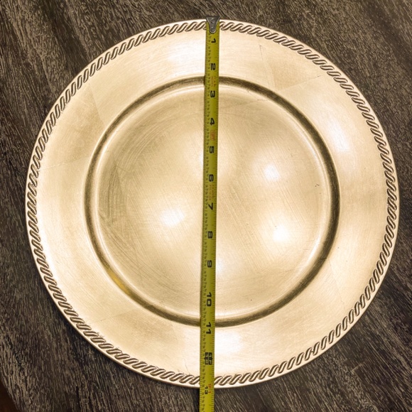 Gold charger plates , 59 chargers - Picture 9 of 11